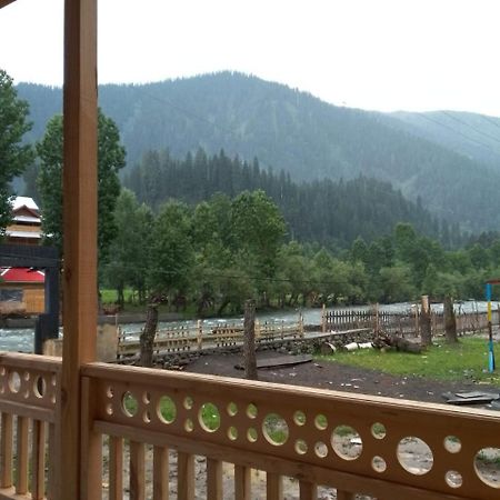 Riverbank Hotel Taobut Neelum Valley Azad Kashmir Taobat ภายนอก รูปภาพ