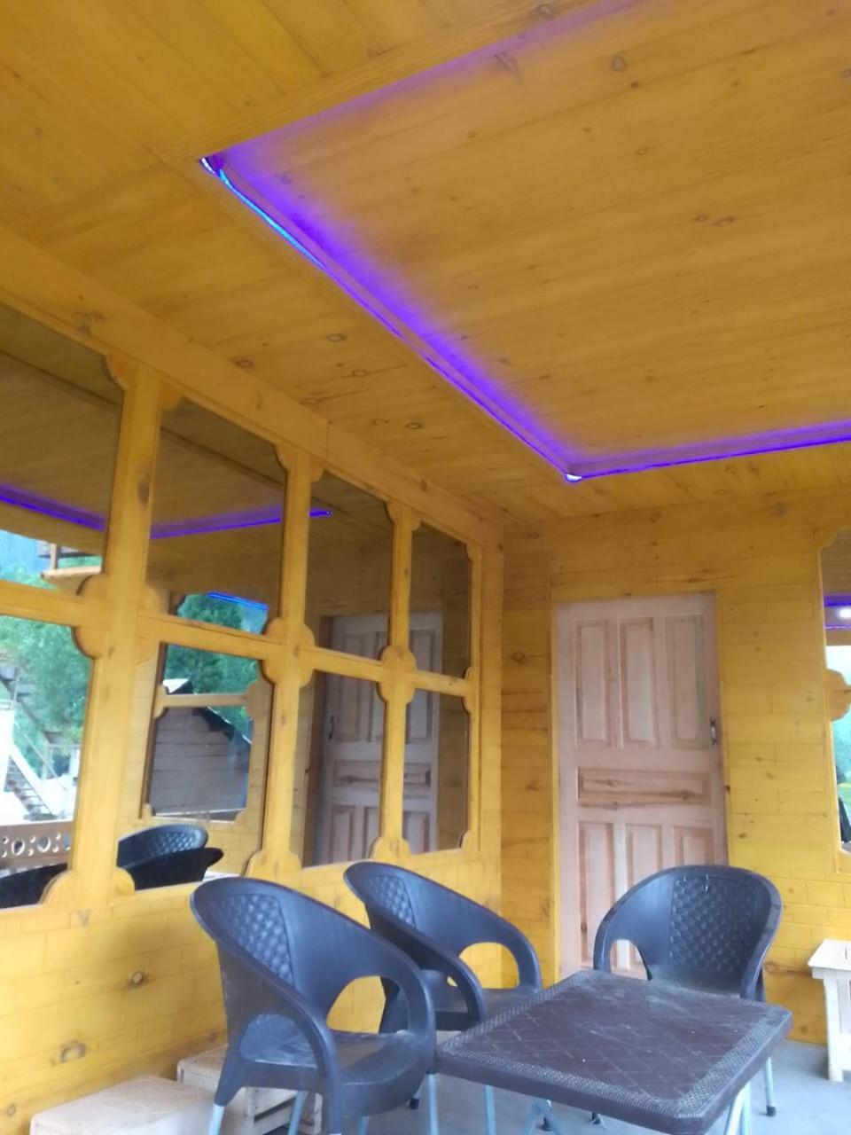 Riverbank Hotel Taobut Neelum Valley Azad Kashmir Taobat ภายนอก รูปภาพ